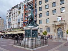 184 TOULON LA VILLE (22)